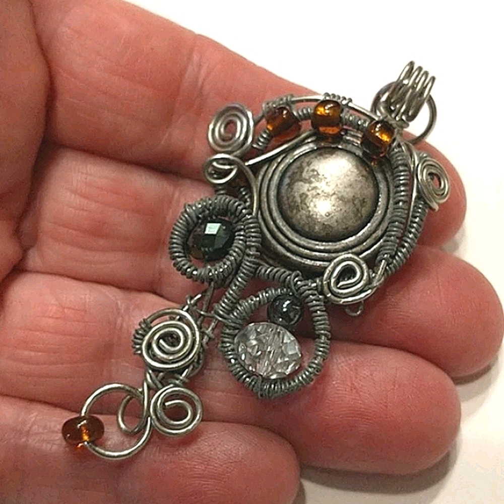 🇨🇦 Beautiful Wire Wrapped Pendant - Picture 3 of 3
